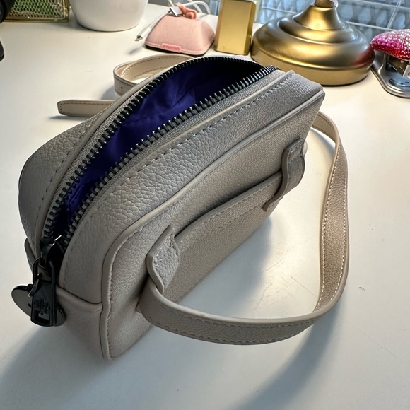 Ella Micro belt bag with gunmetal hardware - Picture 14 of 16